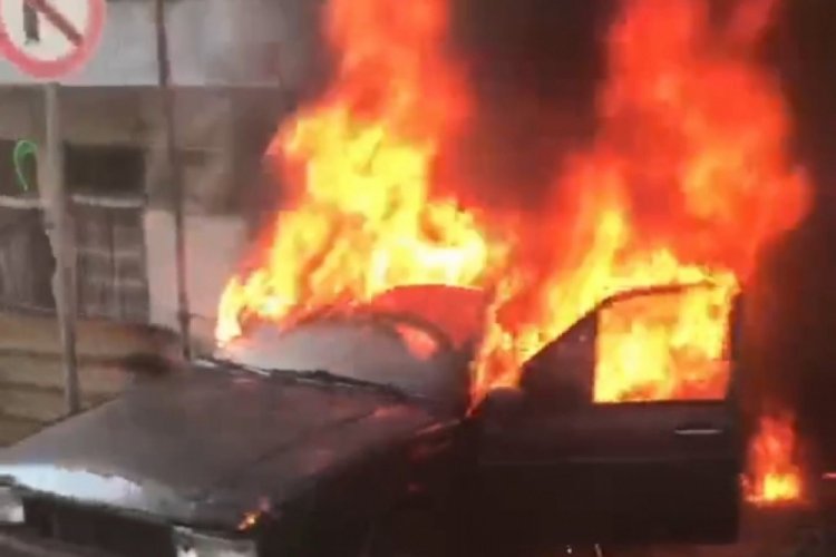 Kocaeli'de otomobilini ateşe verdi
