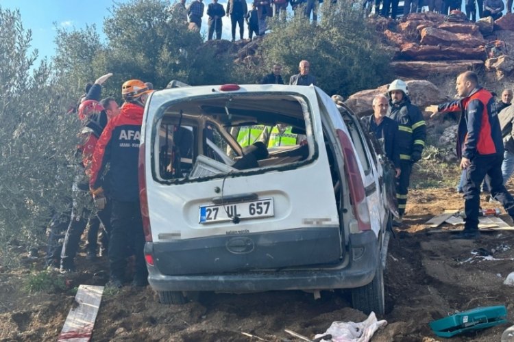 Kilis'te otomobil şarampole u&ccedil;tu!