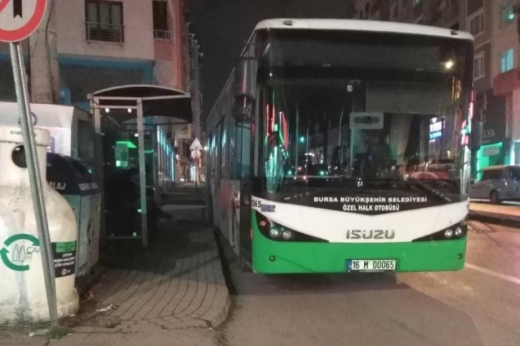 Bursa'da bu sefer de &ouml;zel halk otob&uuml;s&uuml; yanlış yere park etti!