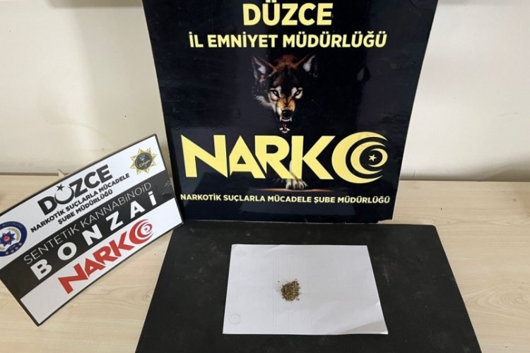 D&uuml;zce'de uyuşturucu satıcısı tutuklandı
