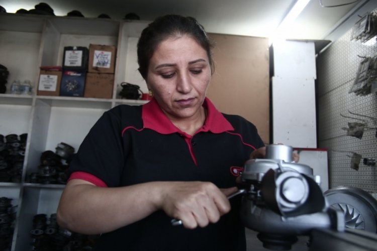 Bursa'da ev hanımlığından sanayide ustalığa