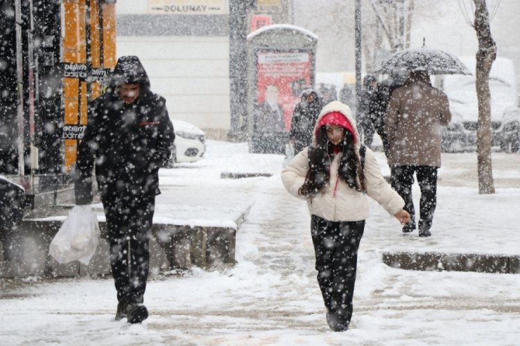 Van'da 179 yerleşim yeri ulaşıma a&ccedil;ıldı