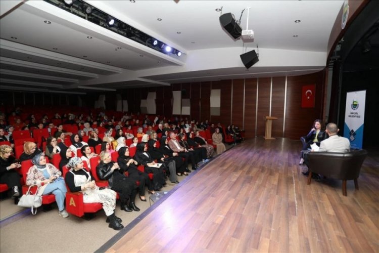 Girişimci kadınlar Bursa'da başarı &ouml;yk&uuml;lerini anlattı