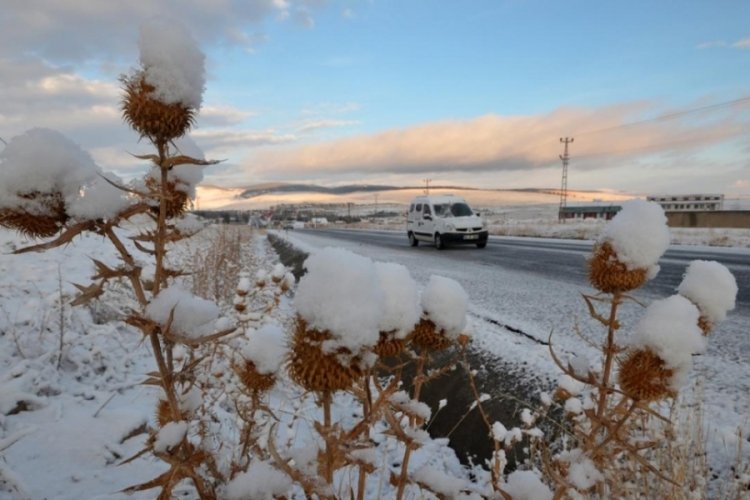 Kars'ta kar ve buz temizliği devam ediyor
