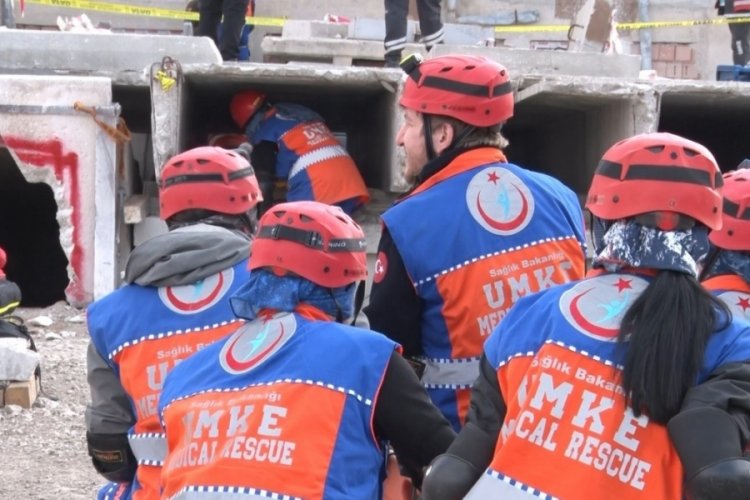 Ankara'da ger&ccedil;eğini aratmayan deprem tatbikatı nefes kesti