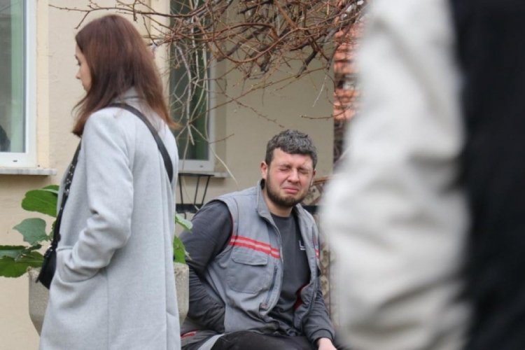 Annesini &ouml;l&uuml; buldu, g&ouml;zyaşlarına boğuldu