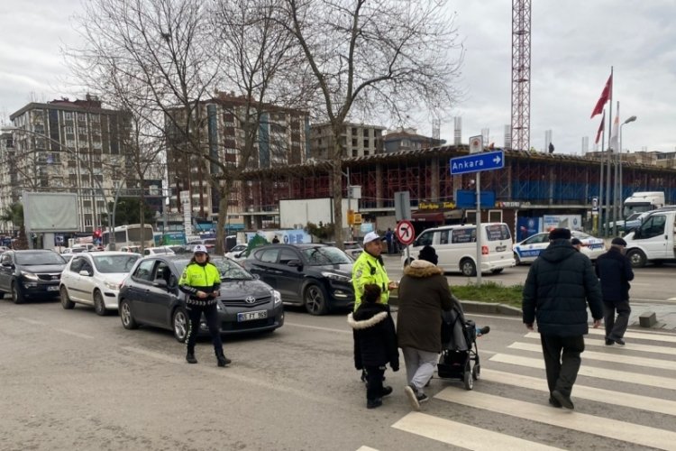 Samsun'da s&uuml;r&uuml;c&uuml; ve yayalara trafik kuralları anlatıldı