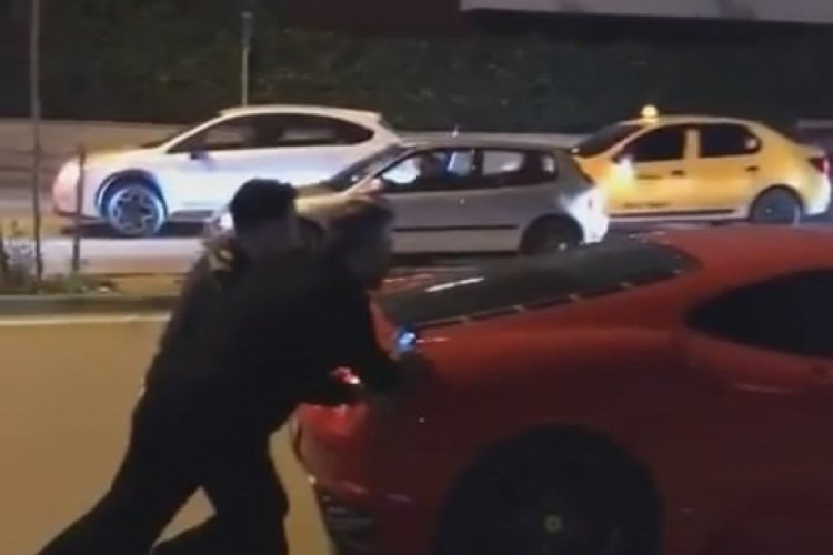 Bursa'da Ferrari yolda kaldı
