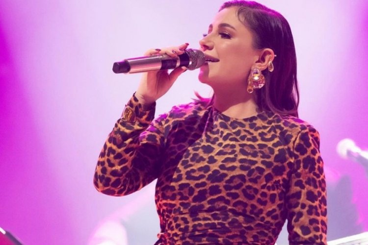 Merve &Ouml;zbey: Sabah bir uyandım, şarkı viral olmuş
