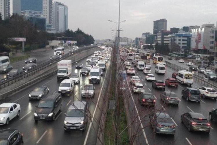 İstanbul'da trafik yoğunluğu y&uuml;zde 90'a dayandı