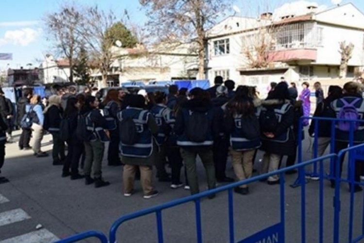 DEM Parti'nin Kadınlar G&uuml;n&uuml; kutlamasında 3 kişi g&ouml;zaltına alındı
