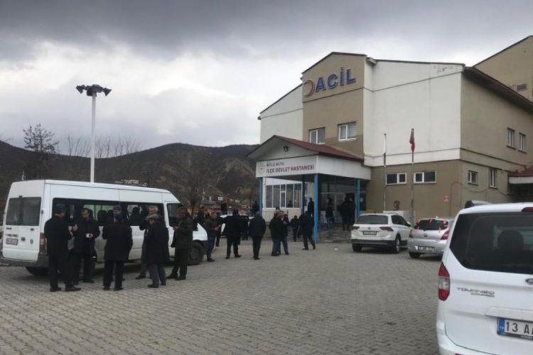 Bitlis'te daha &ouml;nce ka&ccedil;ırdığı kızın evini bastı, dehşet sa&ccedil;tı! 3 &ouml;l&uuml;