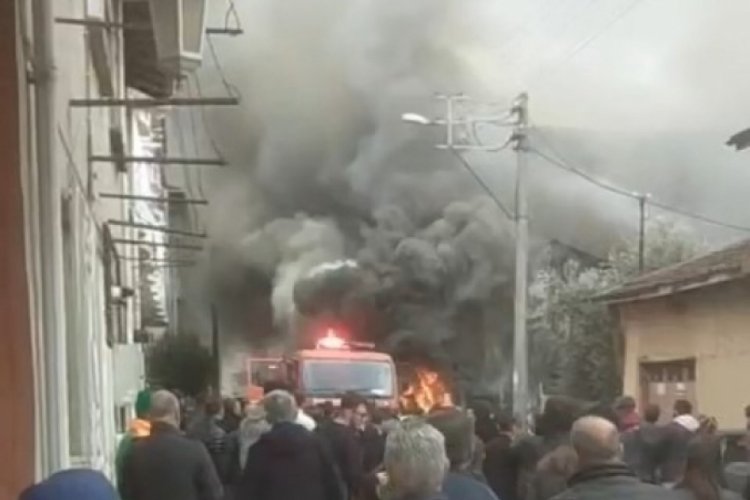 Bursa'da hurdalık alanda çıkan yangın paniğe sebep oldu
