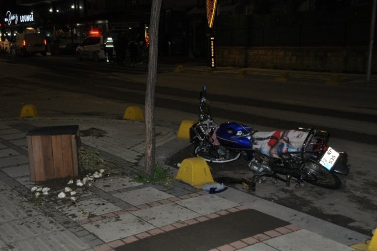 Edirne'de motosiklet ile otomobil çarpıştı: 2 yaralı