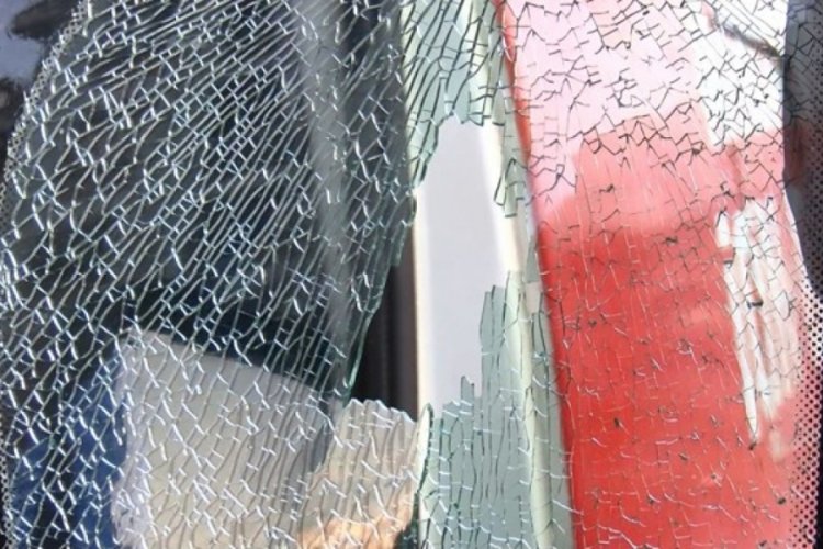 İstanbul'da Yeniden Refah Partisi'nin se&ccedil;im aracına ateş a&ccedil;ıldı