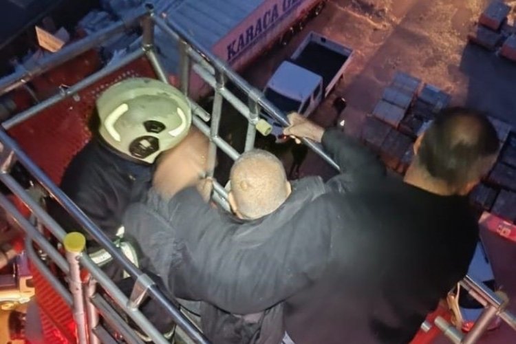 Mardin'de 9 katlı bir binada yangın çıktı! Mahsur kalan vatandaşlar tahliye edildi