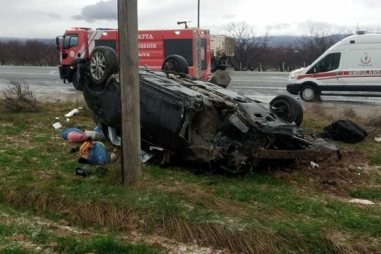 Malatya'da otomobil takla attı: 1 kişi &ouml;ld&uuml;, 3 kişi yaralandı