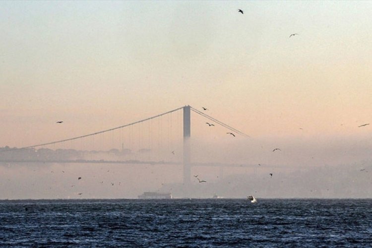 İstanbul Boğazı'nda gemi trafiği askıya alındı