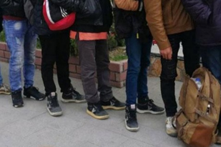 Edirne'de 18 d&uuml;zensiz g&ouml;&ccedil;men yakalandı