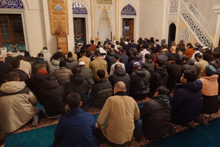 Tokyo'da Ramazan ayının ilk teravih namazı kılındı