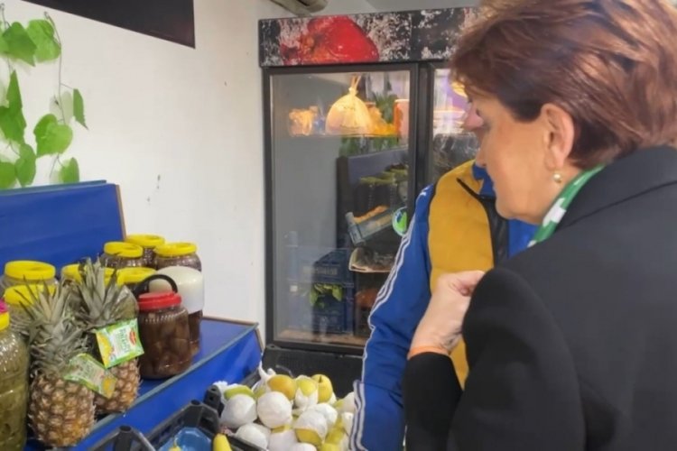Akşener, gezdiği G&ouml;nen'de turşu ve asma yaprağı satın aldı