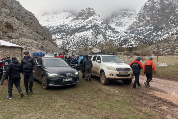 Aladağlar'da T&uuml;rk rehber kar k&uuml;tlesi altında can verdi!
