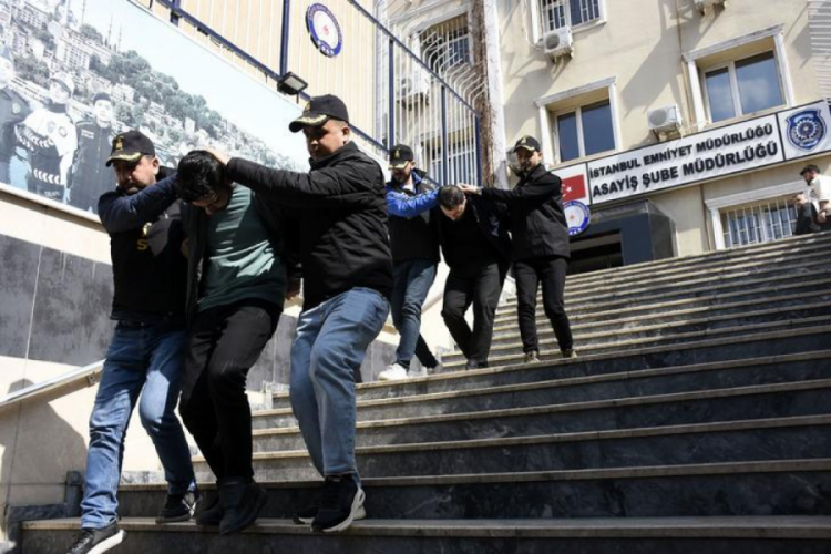 Emekli polis, eşini ve oğlunu &ouml;ld&uuml;r&uuml;p tarlaya g&ouml;mm&uuml;şt&uuml; yeni detaylar ortaya &ccedil;ıktı!