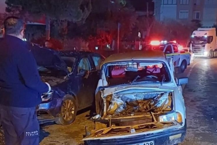 Balıkesir Erdek'te trafik kazası: 3 yaralı