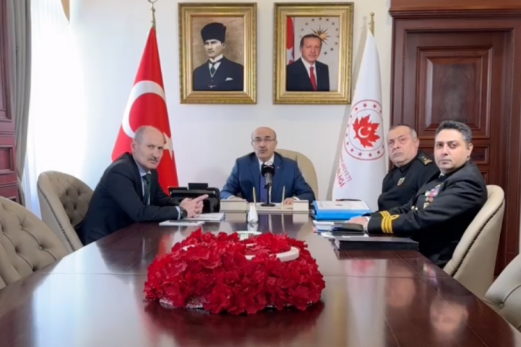 Bursa Valisi a&ccedil;ıklamalarda bulunuyor
