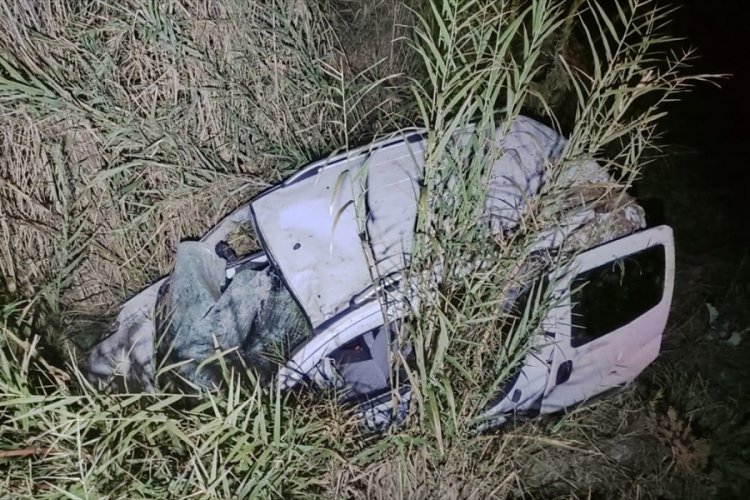 İzmir'de devrilen araçtaki 5 kişi yaralandı