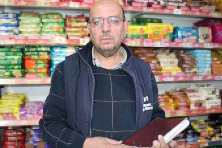 Afyonkarahisar'da bakkalın veresiye defterindeki 12 kişinin borcunu &ouml;dedi