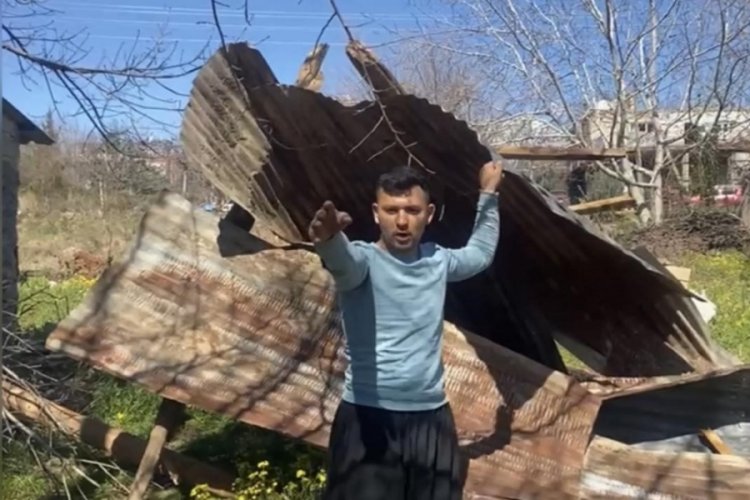Osmaniye'de ahırın &ccedil;atısı u&ccedil;tu