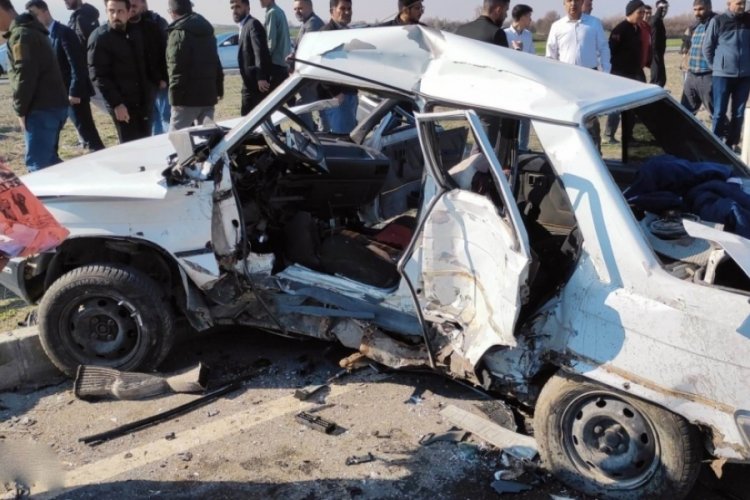 Konya'da  2 otomobilin &ccedil;arpışması sonucu 1 kişi &ouml;ld&uuml;, 6 kişi yaralandı