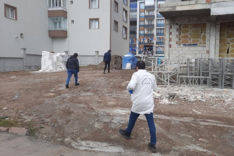 Sivas'ta 10'uncu kattan düşen işçi yaralandı