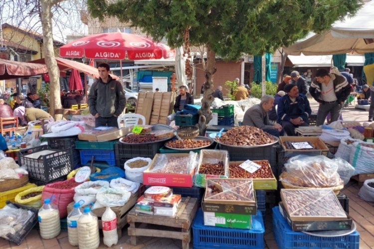 Bursa'da k&ouml;yl&uuml; pazarı esnafı ramazanda mutsuz&nbsp;