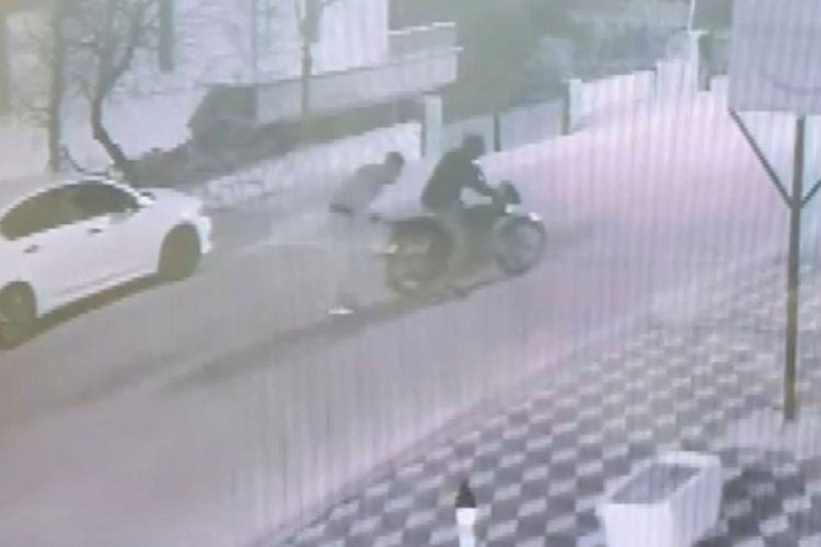 Aksaray'da enteresan anlar: &Ouml;nce elini yıkadı, sonra motosiklet &ccedil;aldı