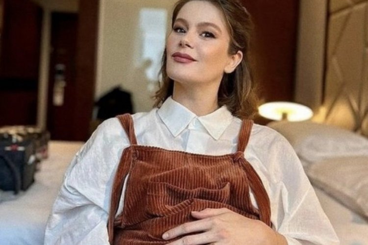 Annelik i&ccedil;in g&uuml;n sayıyor! Burcu Biricik'ten yeni kare geldi