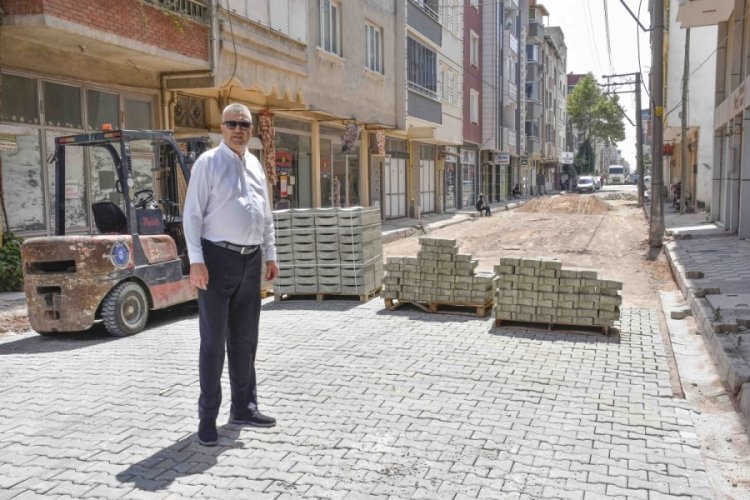 Bursa'da Karacabey Belediyesi parke taşı döşeme çalışmaları titizlikle sürdürüyor