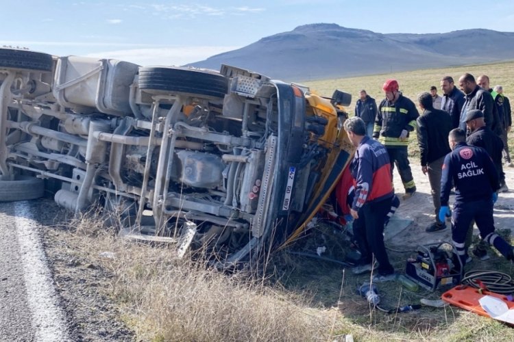 Konya'da hafriyat kamyonu devrildi: 1 yaralı
