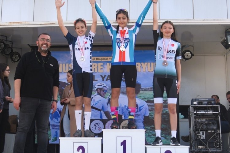 Manisa'da bisiklet&ccedil;iler madalya i&ccedil;in pedal &ccedil;evirdi
