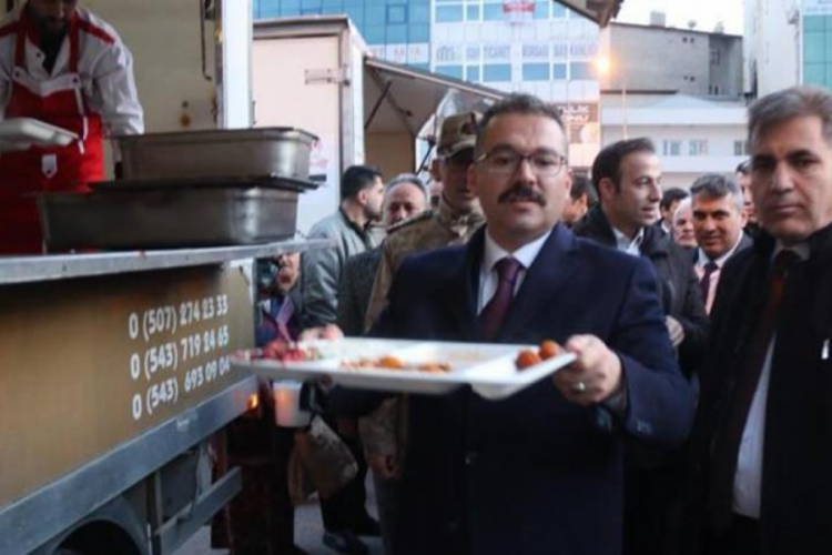 T&uuml;rkiye'nin ilk iftarını Iğdır a&ccedil;tı