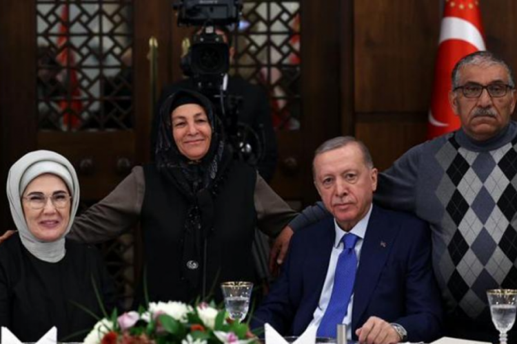 Emine Erdoğan: İlk orucumuzu şehitlerimizin aileleriyle a&ccedil;tık