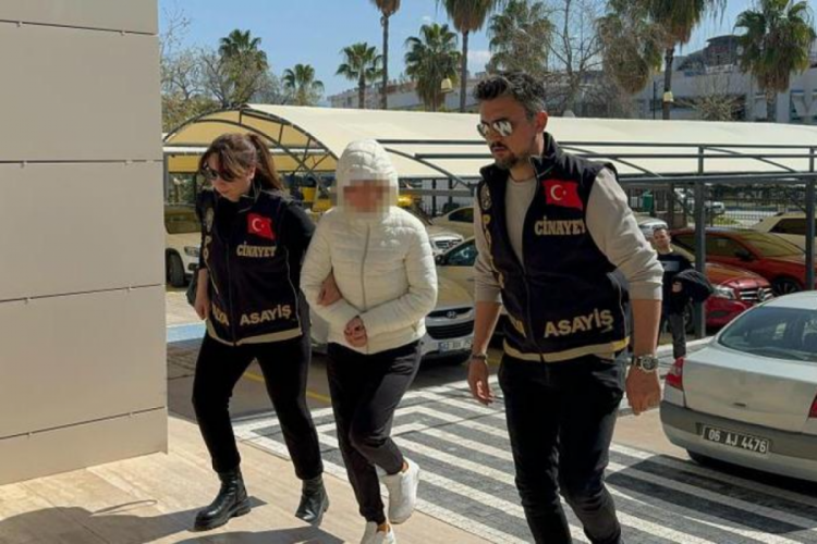 Antalya'da diş hekimi başından vurulmuş halde bulunmuştu! Eşi ve 2 ş&uuml;pheli g&ouml;zaltına alındı