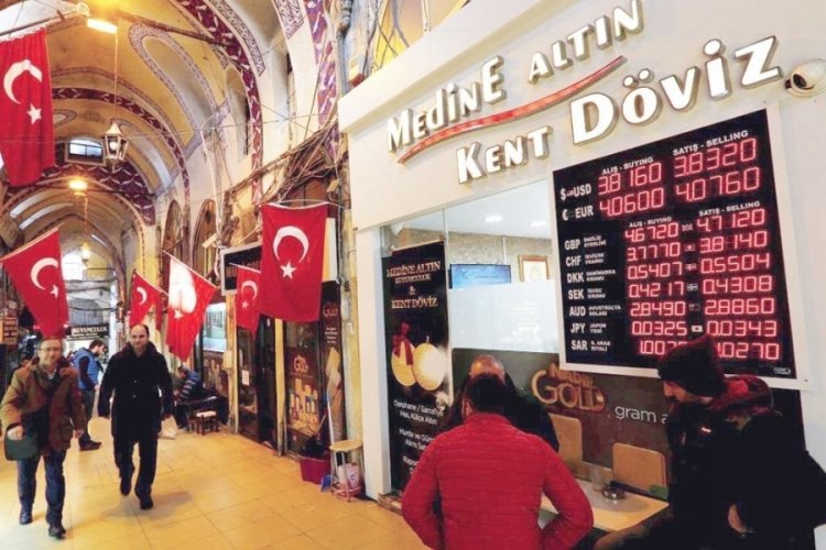 Alım satım farkı 1 lirayı ge&ccedil;ti: Dolarda piyasa başka tabela başka