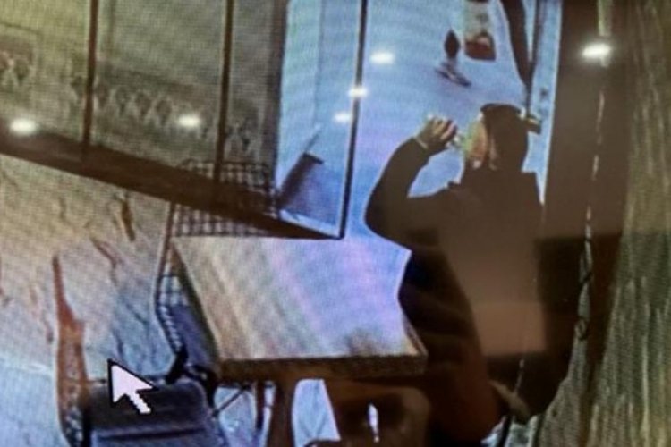 Samsun'da caddede g&ouml;rd&uuml;ğ&uuml; husumetlisini bacaklarından vurdu
