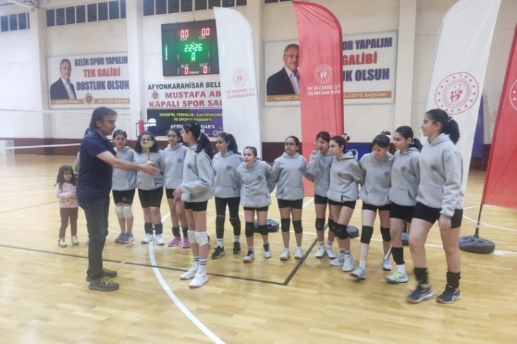 Midi Kız Voleybol İl M&uuml;sabakaları tamamlandı