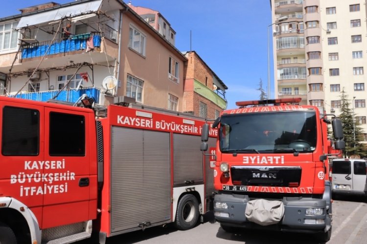 Binadaki malzemeler yandı, 1 kişi zehirlendi