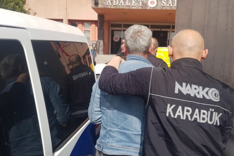 Karab&uuml;k'te uyuşturucu operasyonlarında 8 kişi yakalandı