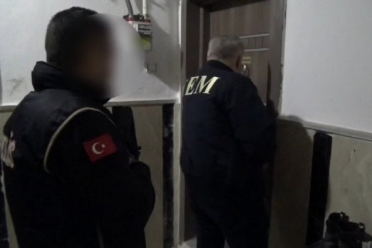Kırmızı b&uuml;ltenle aranan DEAŞ'lılar &Ccedil;orum'da yakalandı