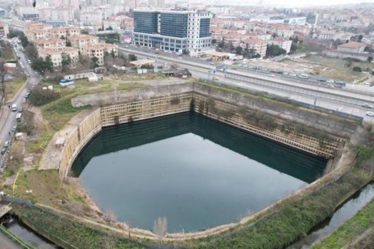 Google Maps'a yansıdı, sosyal medyada olay oldu: Kadık&ouml;y'&uuml;n yeni g&ouml;l&uuml;